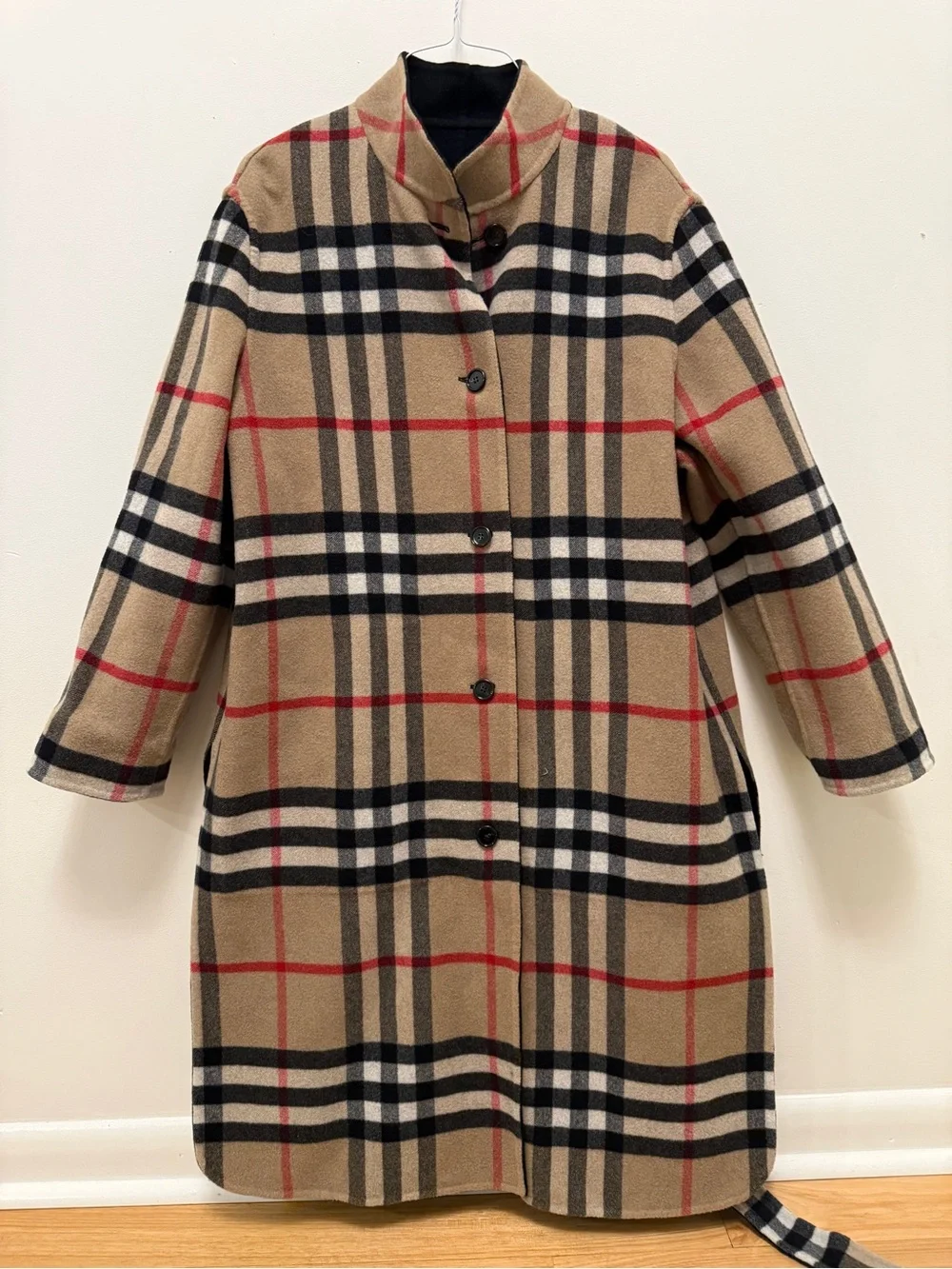 Burberry Black Trench Coat with Signature Beige Plaid Lining - Picture 3 of 5